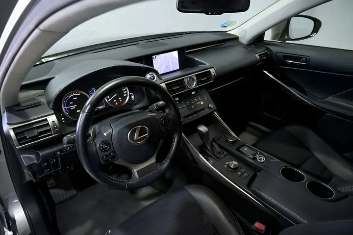 Lexus IS300 2016, foto 5