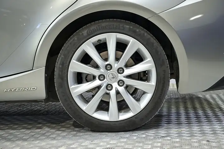 Lexus IS300 2016, foto 14