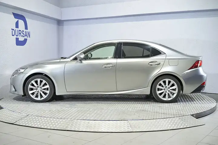 Lexus IS300 2016, foto 19