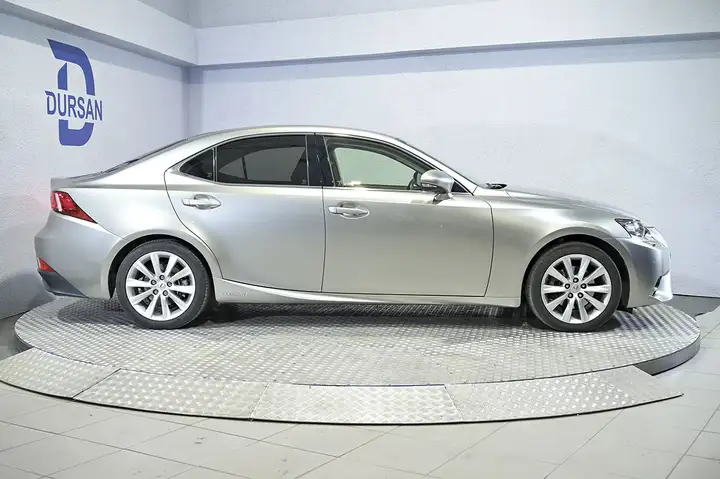 Lexus IS300 2016, foto 20