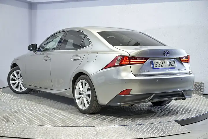 Lexus IS300 2016, foto 6