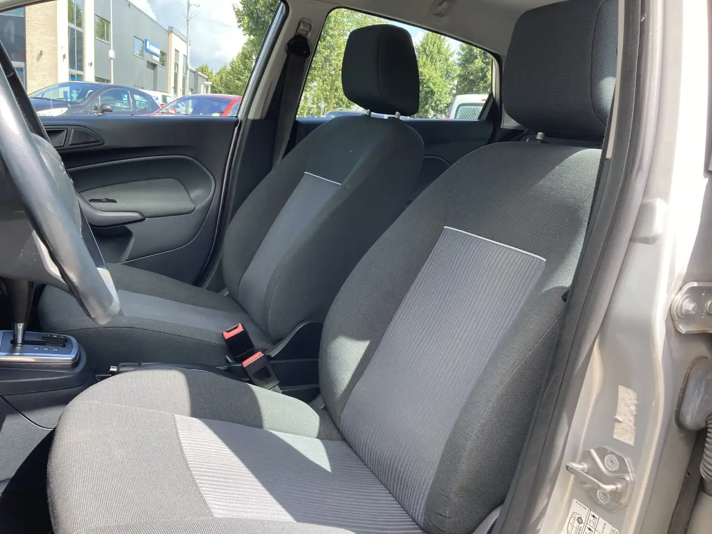 Ford Fiesta 1.4 Trend Automaat | 5drs | Airco | Elektrisch pak Grijs - 2