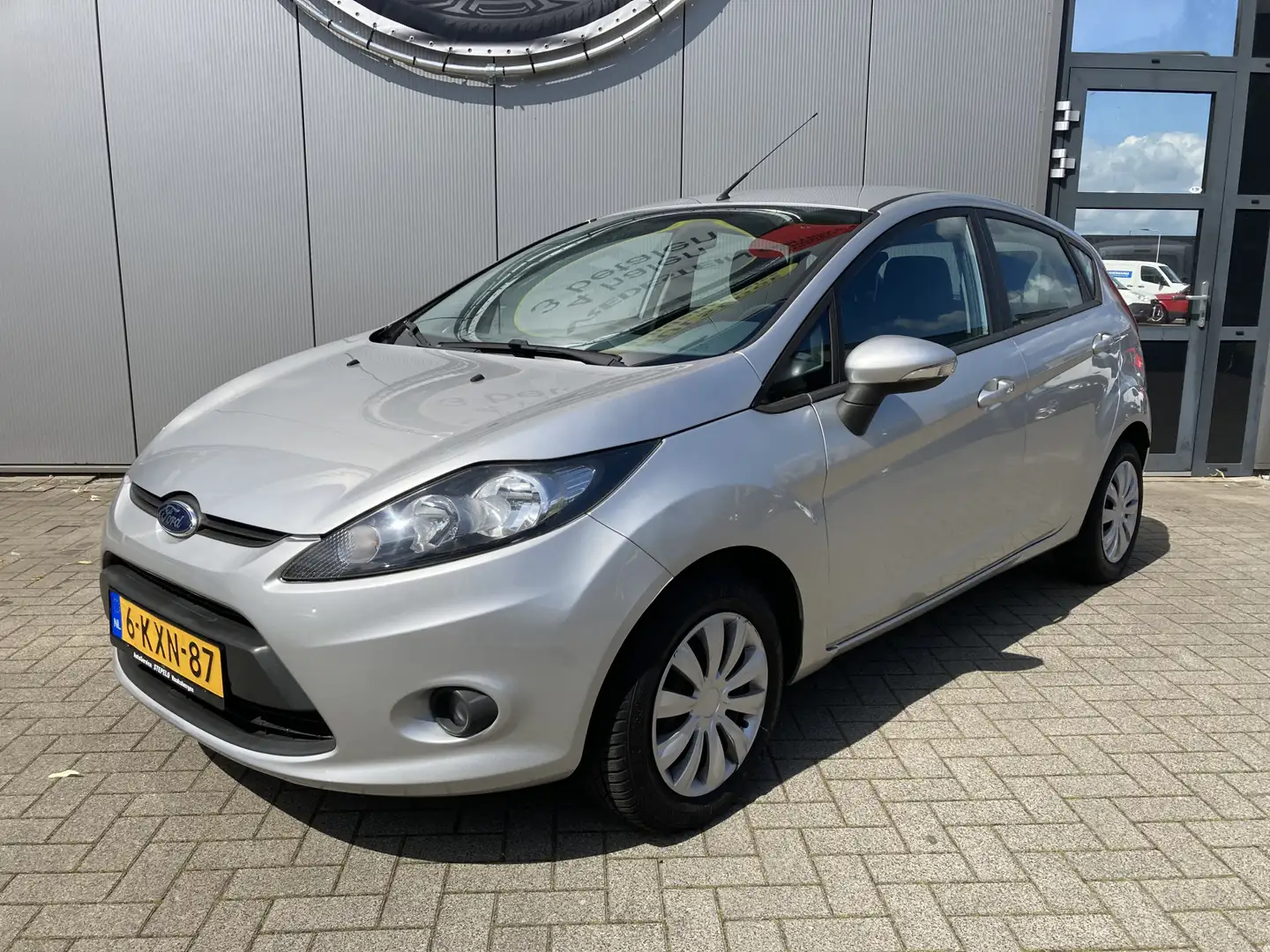 Ford Fiesta 1.4 Trend Automaat | 5drs | Airco | Elektrisch pak Grijs - 1