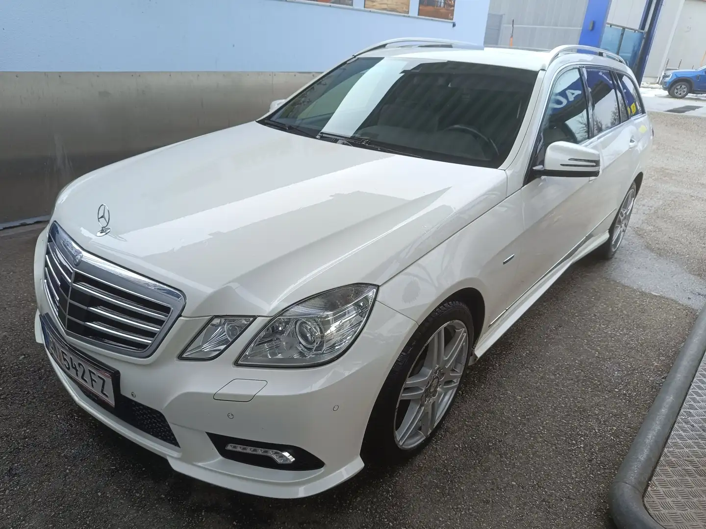 Mercedes-Benz E 350 E 350 T Elegance 4MATIC CDI Aut. Elegance Weiß - 2