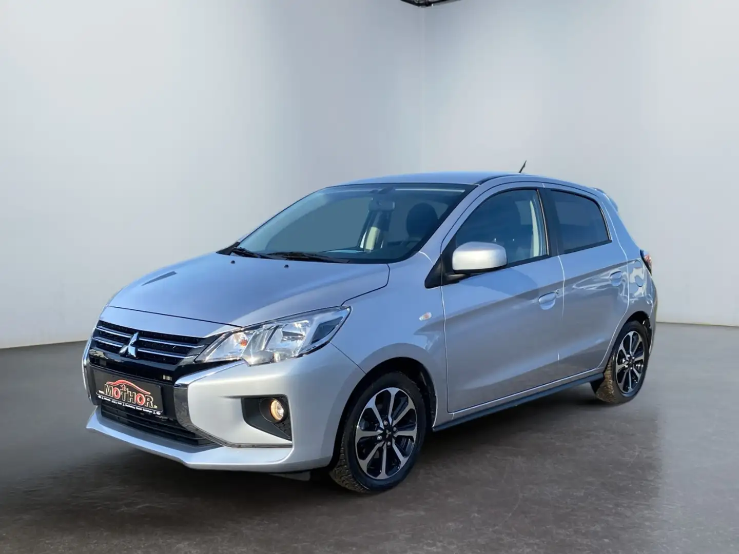 Mitsubishi Space Star Select+ 1,2 l CVT AS&G TEMP SHZ KAM Silber - 2