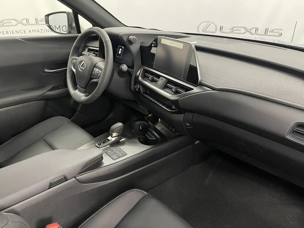 Lexus UX снимка Lexus UX