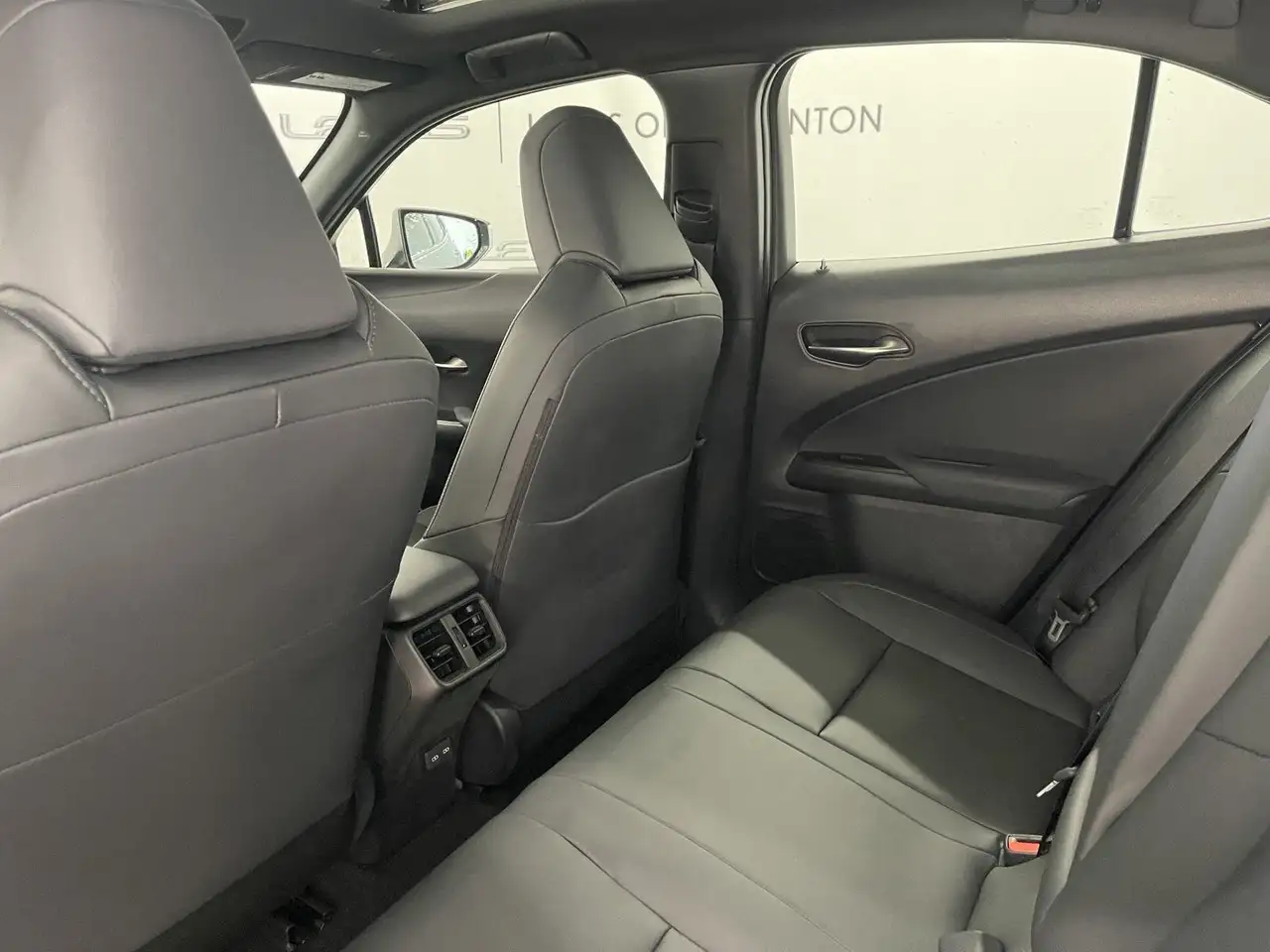 Lexus UX снимка Lexus UX