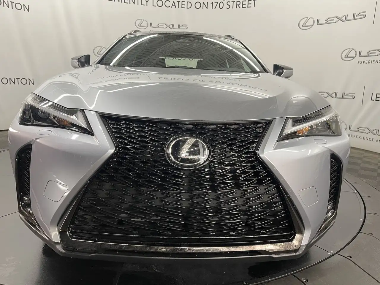 Lexus UX снимка Lexus UX