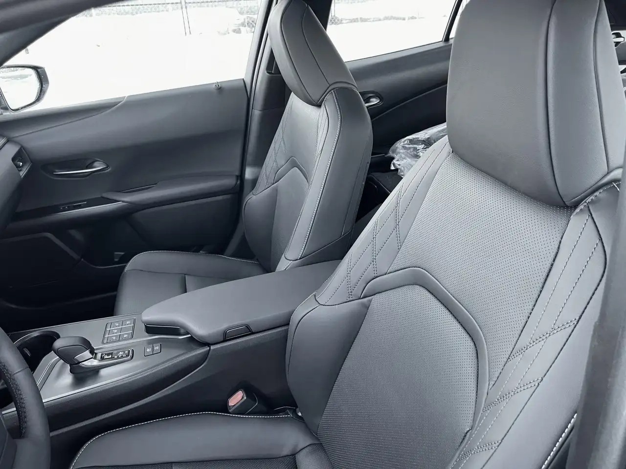 Lexus UX снимка Lexus UX