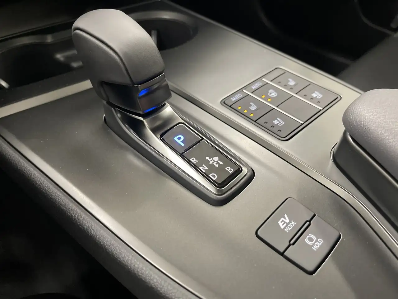 Lexus UX снимка Lexus UX