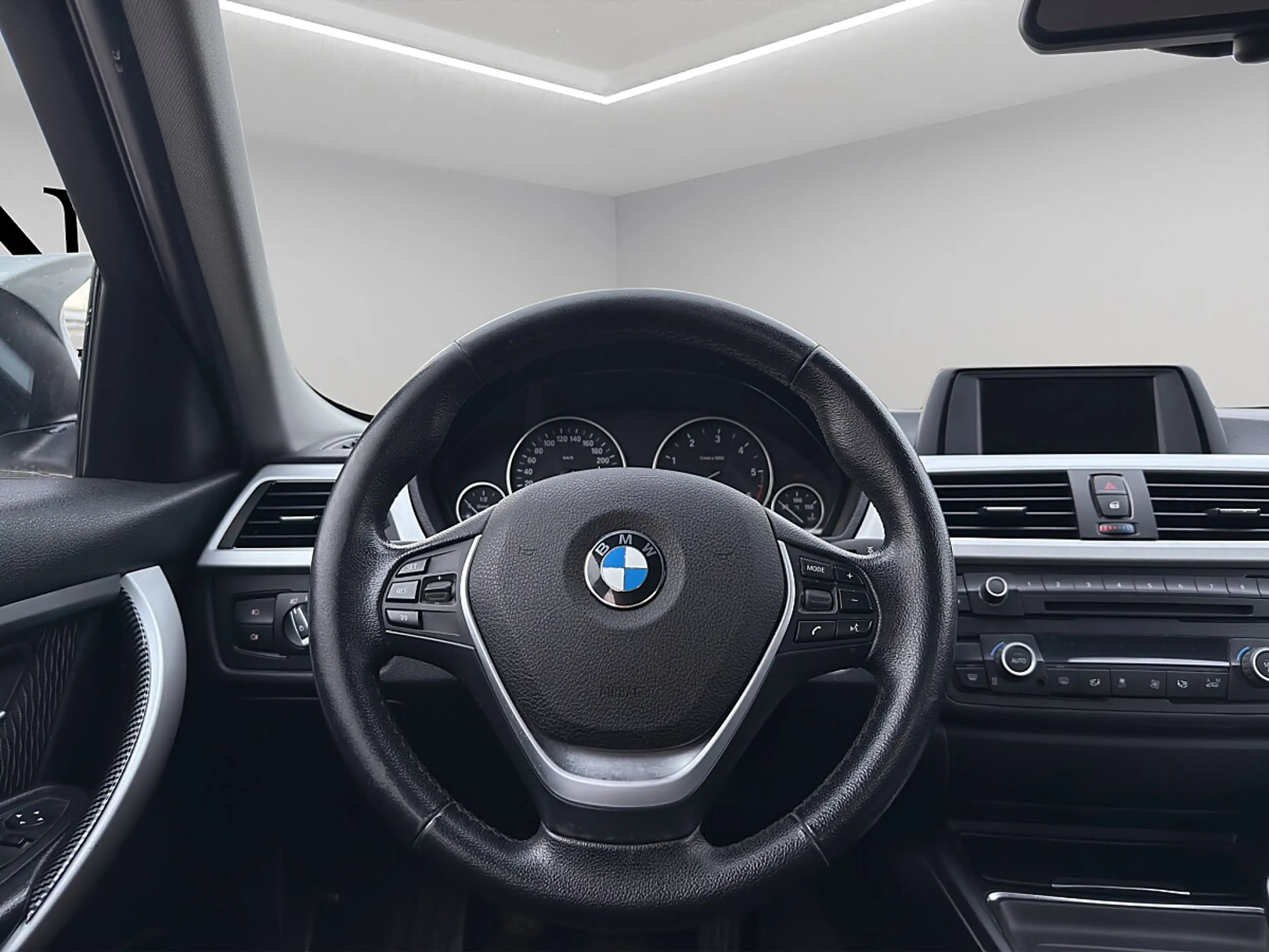 BMW 316 d Lim. — photo 12