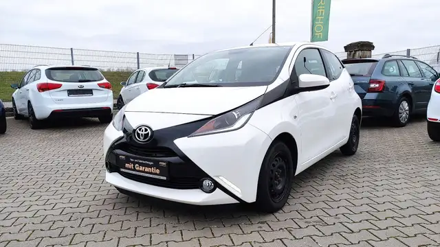 Toyota Aygo x-play 1.Hd TÜV neu+Cam+Klima+BT+FSE+ALU+SH