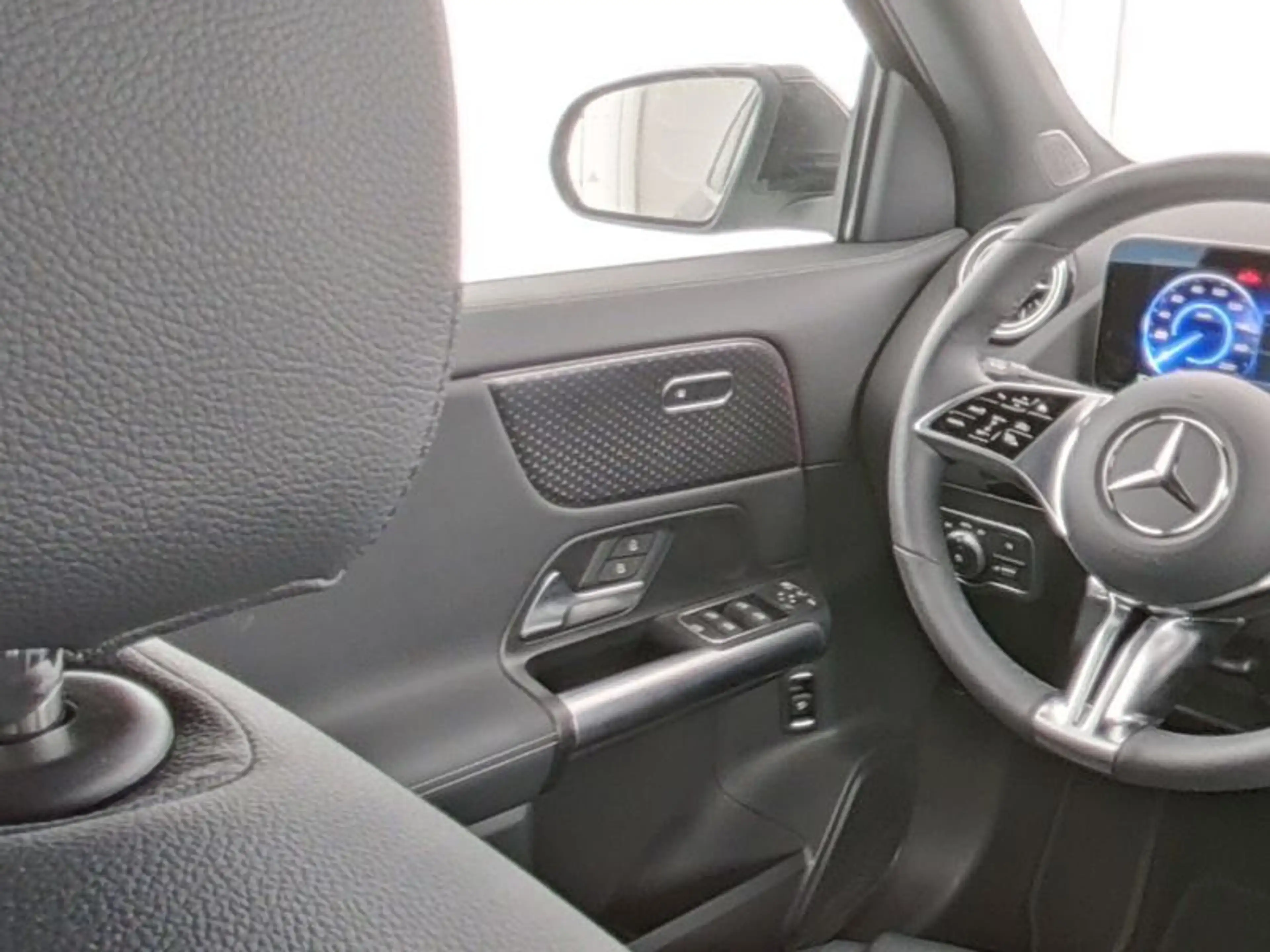 Mercedes-Benz EQA 250+ PROGRESSIVE ADVANCED 360° WINTER WDGLAS — photo 7