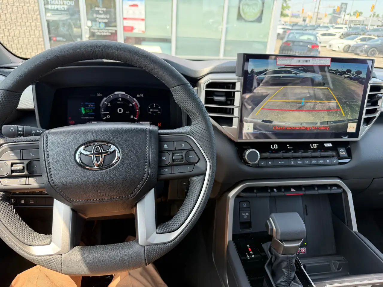 Toyota Tundra снимка Toyota Tundra