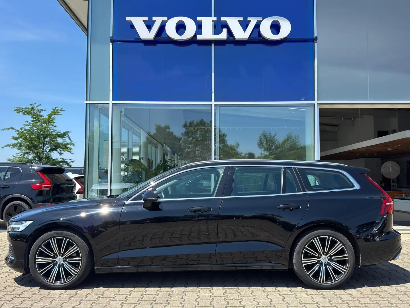 Volvo V60 T8 Inscription Recharge AWD Noir - 2