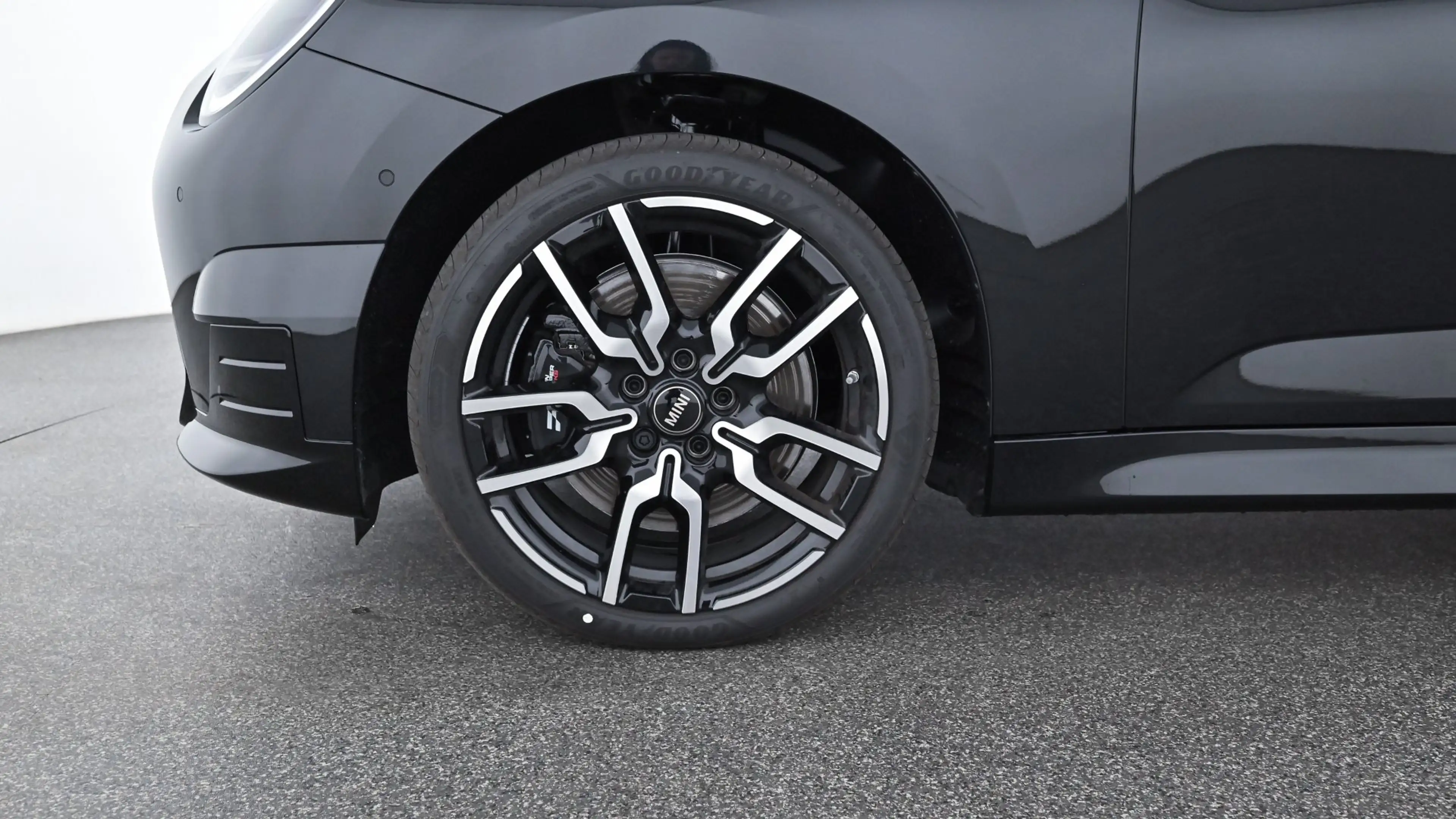MINI Cooper SE — photo 2