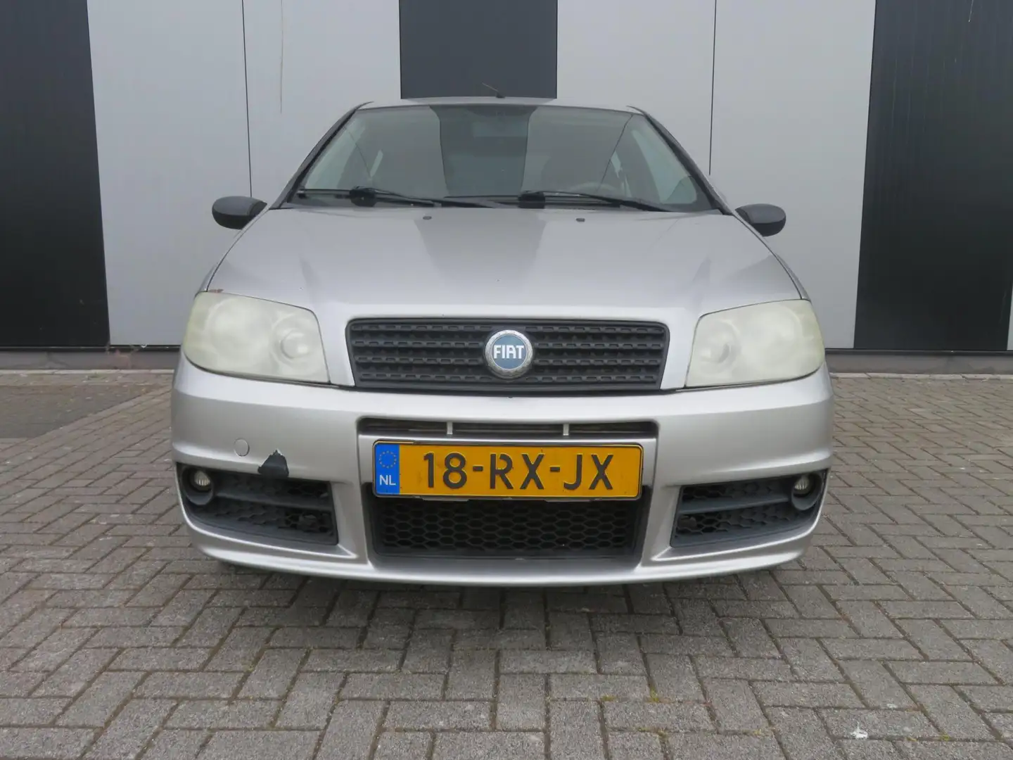 Fiat Punto 1.2 Navigator Grijs - 2