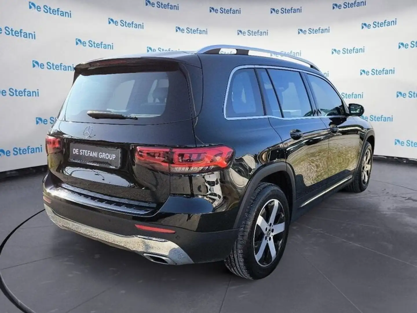 Mercedes-Benz GLB 180 GLB 180 d Automatic Sport Plus Zwart - 2
