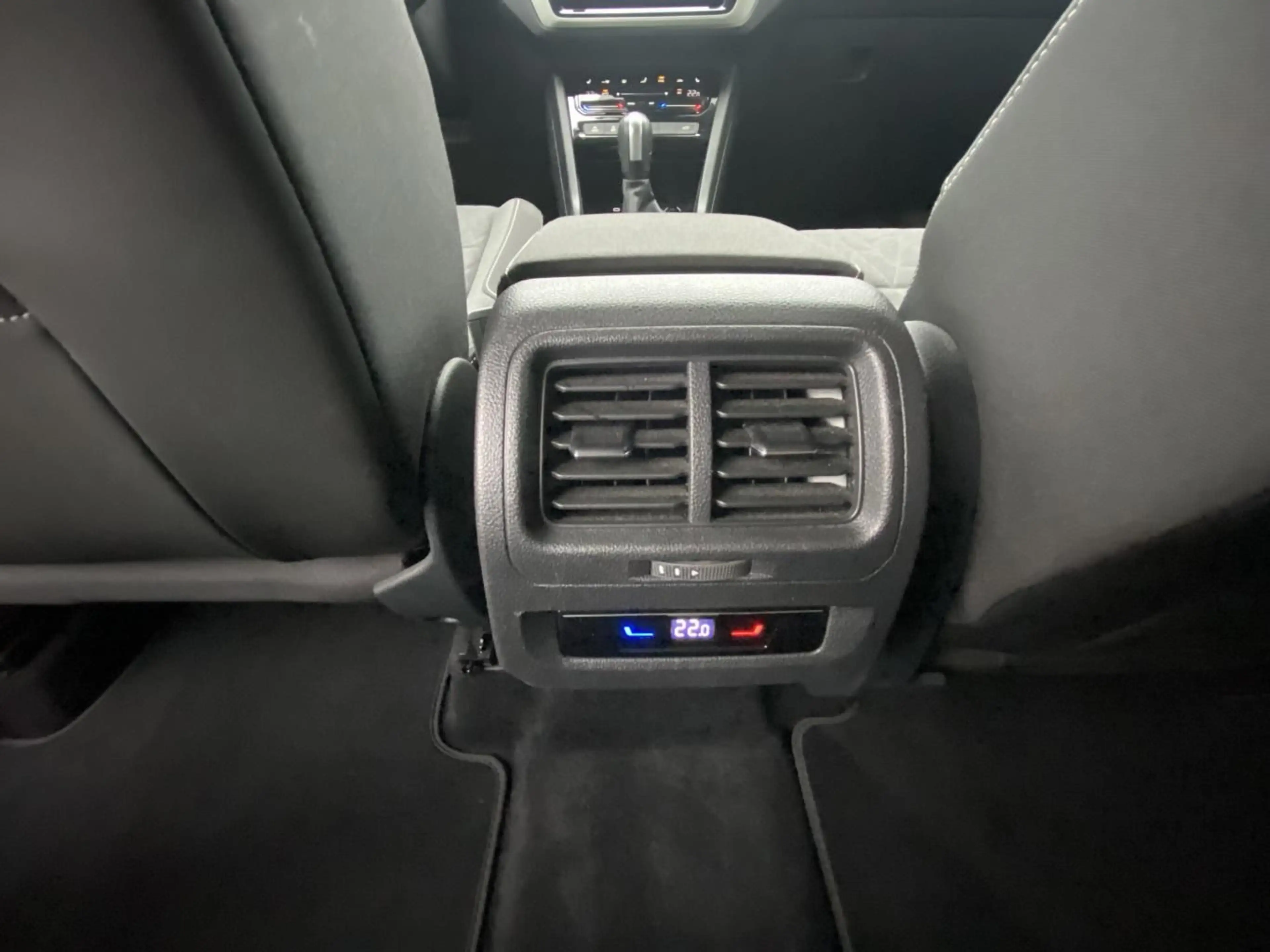 Volkswagen Touran 2.0 TDI DSG MOVE APP-CONNECT+AHK+VIRTUAL- — photo 14