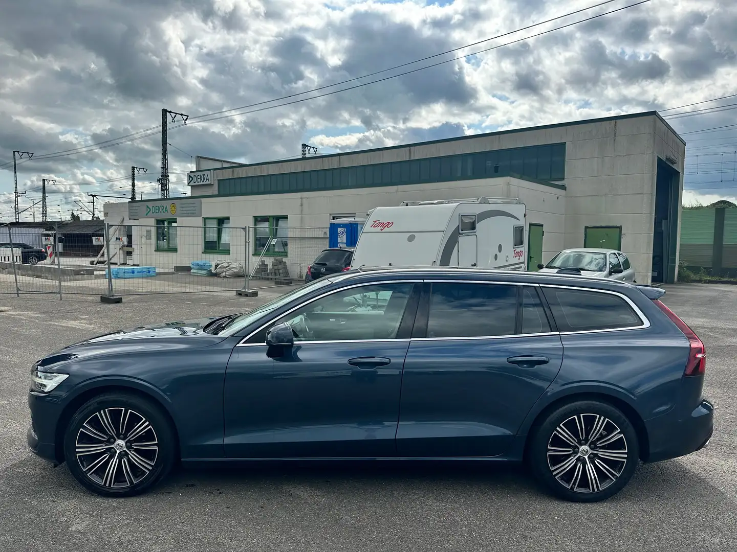 Volvo V60 Inscription AHK, Leder, Panorama Blauw - 2