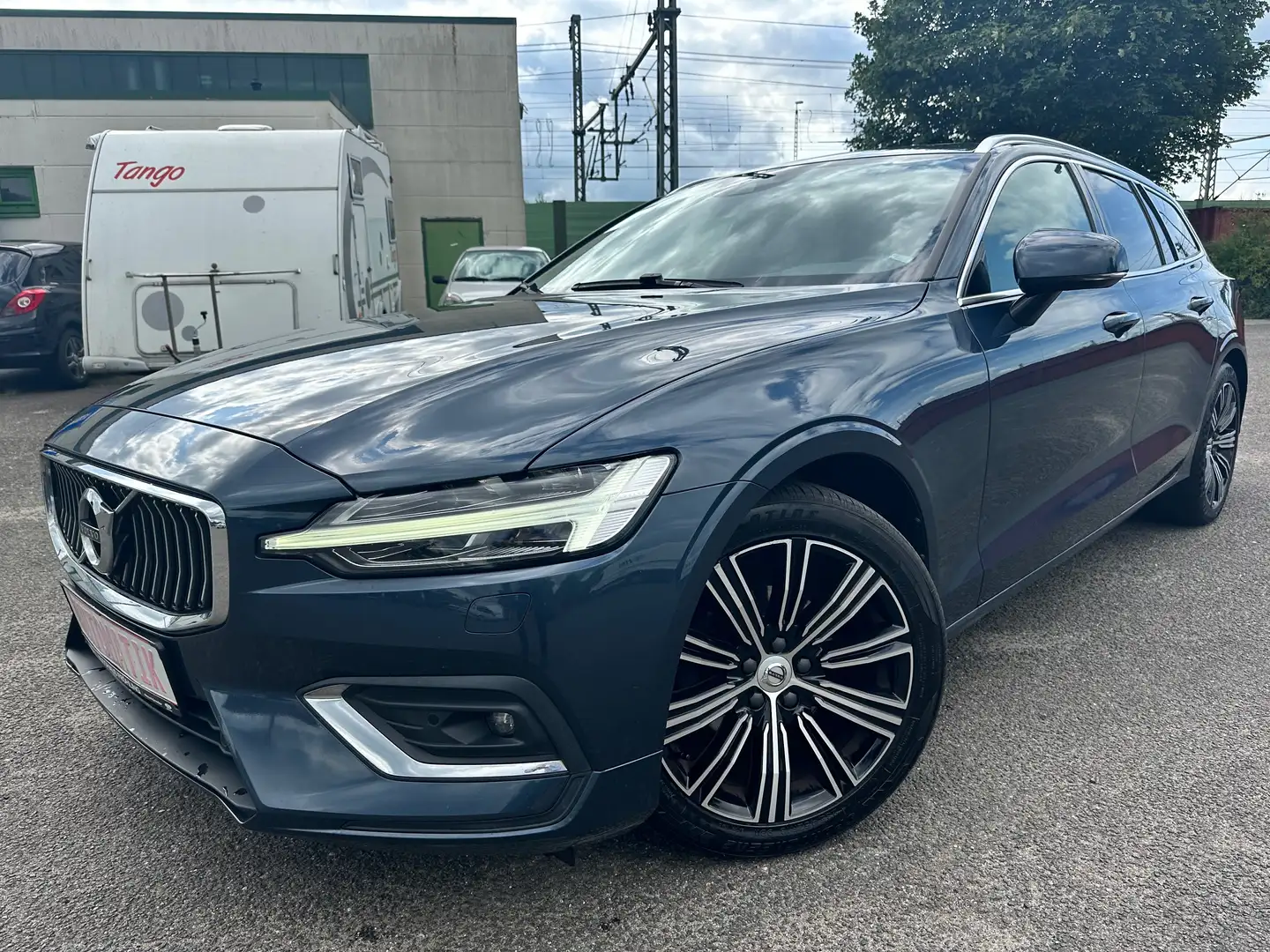 Volvo V60 Inscription AHK, Leder, Panorama Blauw - 1