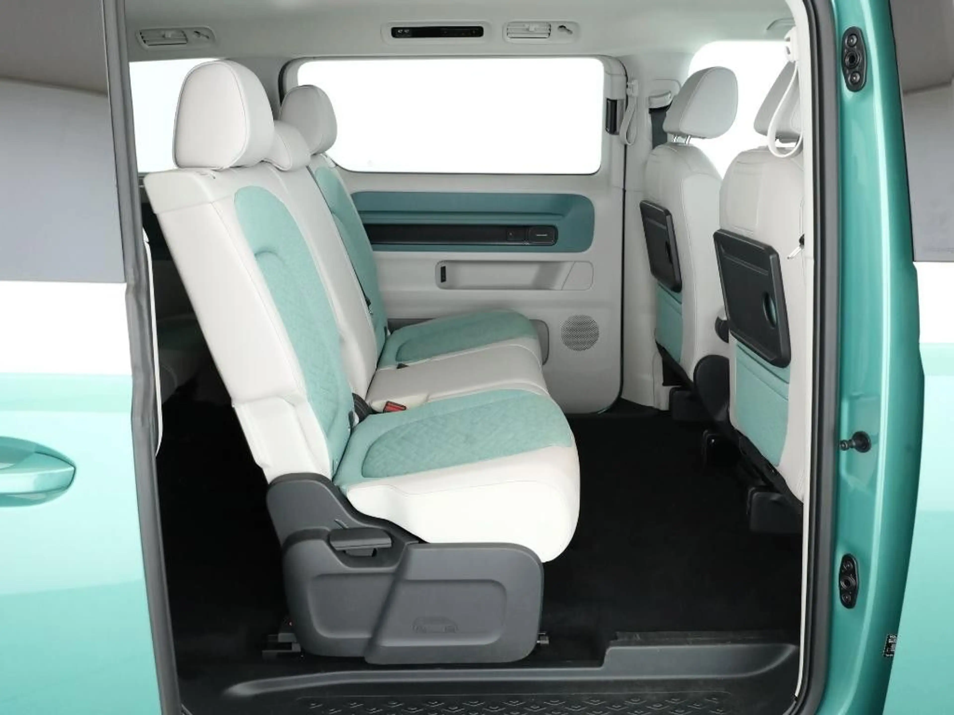 Volkswagen ID. Buzz Bus 210 kW LR Pro PANO ACC AHK HuD H/K — photo 6
