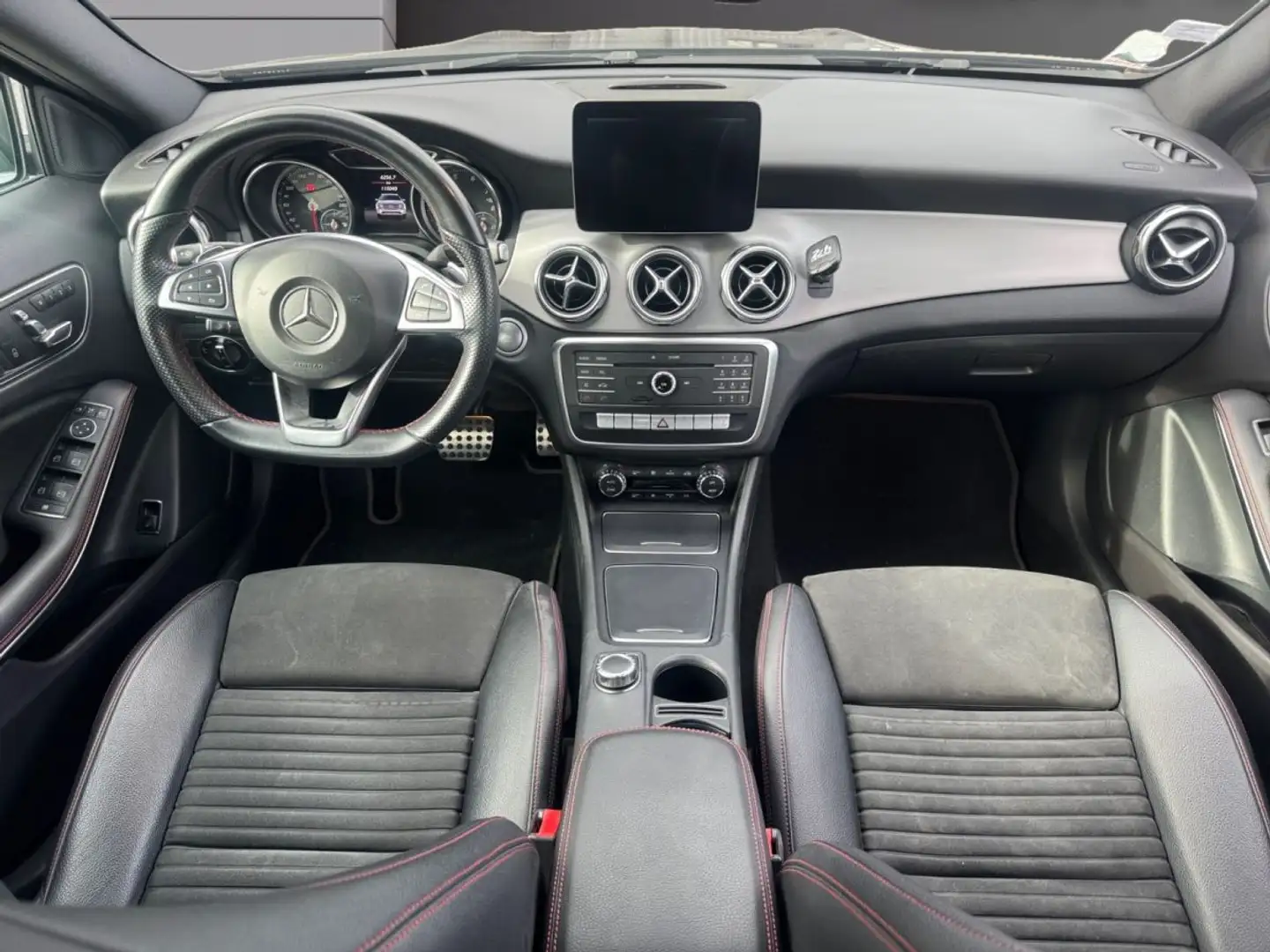 Mercedes-Benz GLA 200 200 7-G DCT Fascination Noir - 2