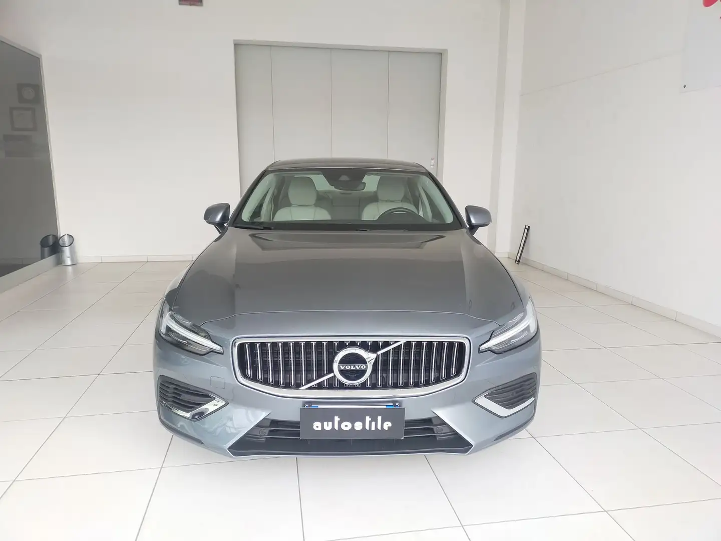 Volvo S60 S60 T8 Recharge AWD Plug-in Hybrid Inscription Ph Grau - 2
