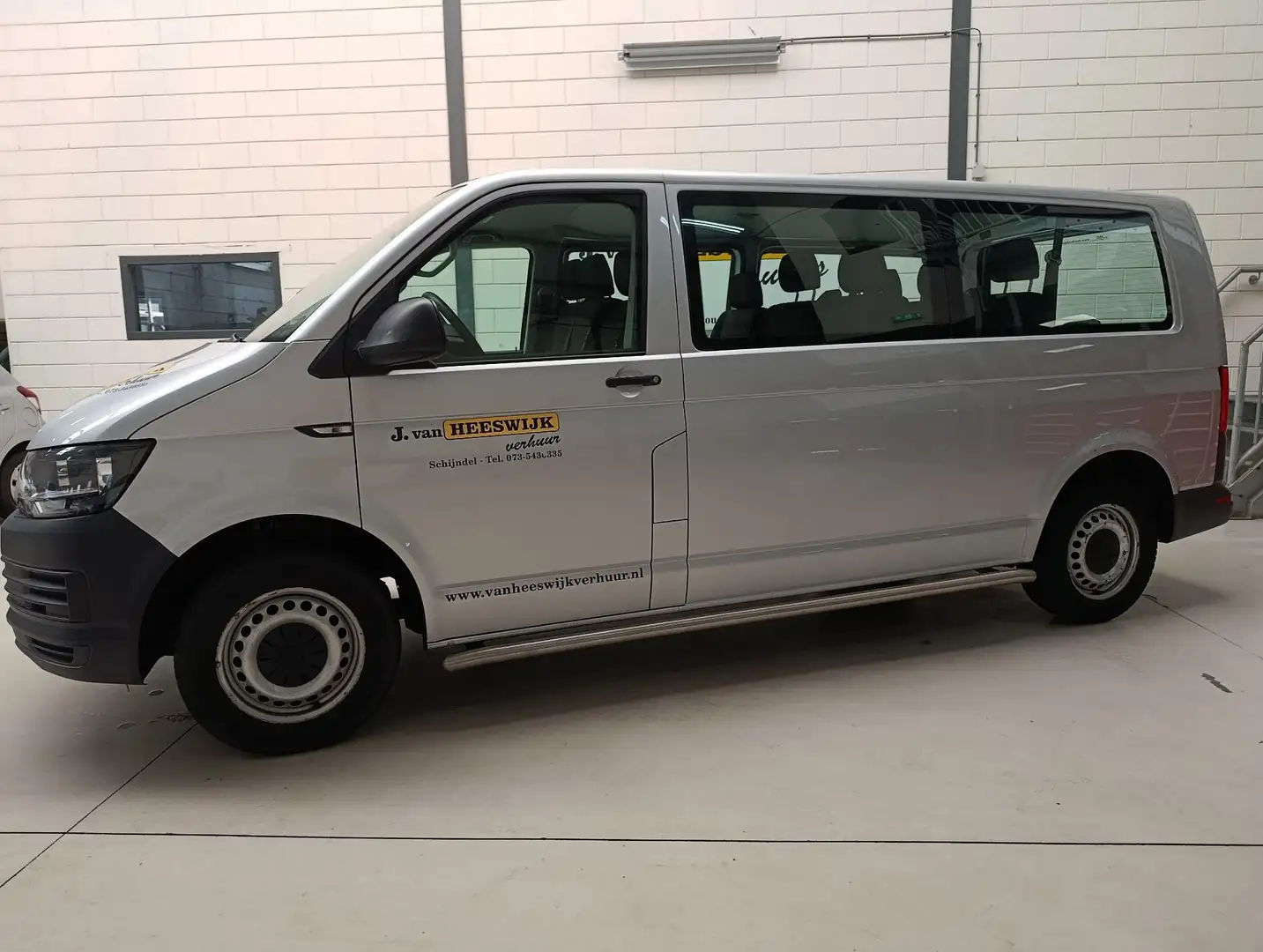 Volkswagen Transporter 2.0 TDI L2H1 Comfortline € 16950.00 INCL. BTW/BPM Grijs - 1