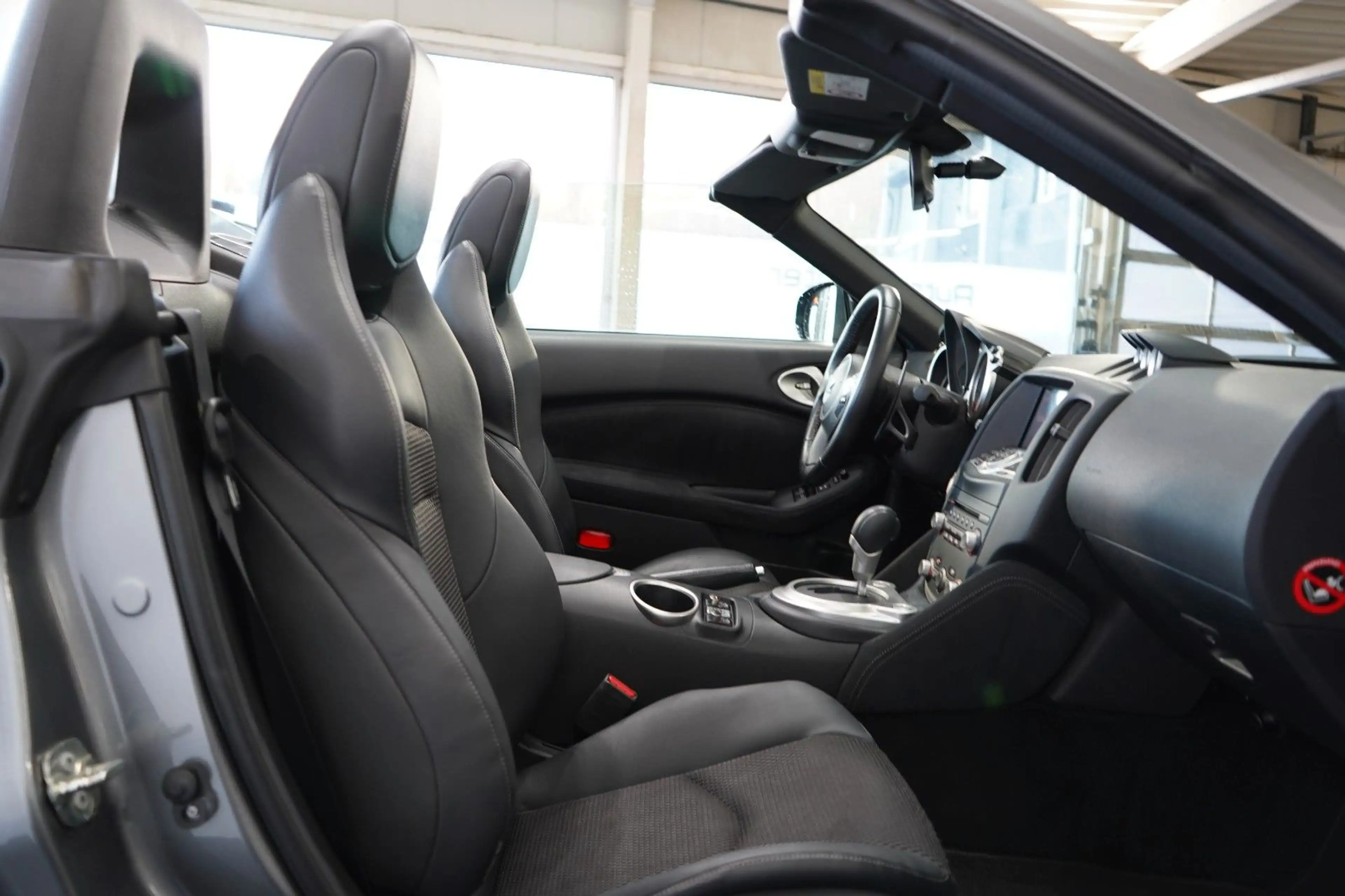 Nissan 370Z Roadster Pack*Keyless*Deutsch*Kamera*Navi* — photo 13