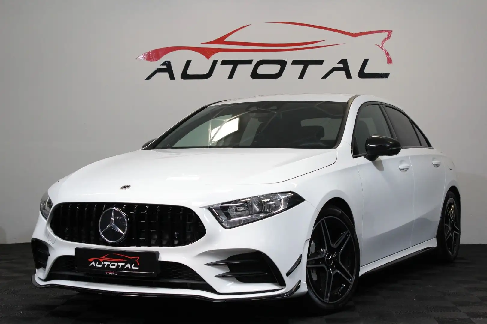 Mercedes-Benz A 35 AMG *Limousine*4Matic*Mbux*Performance* Weiß - 1