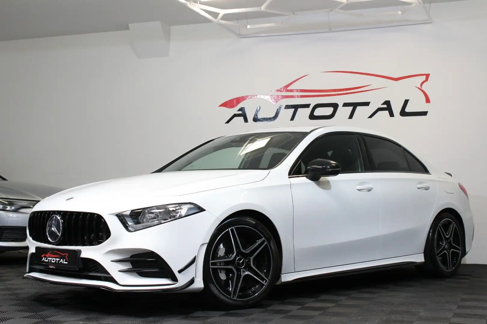 Mercedes-Benz A 35 AMG *Limousine*4Matic*Mbux*Performance* Weiß - 2