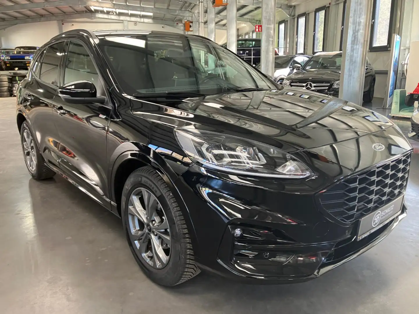 Ford Kuga ST-Line 1.5 Ecoboost Schwarz - 1