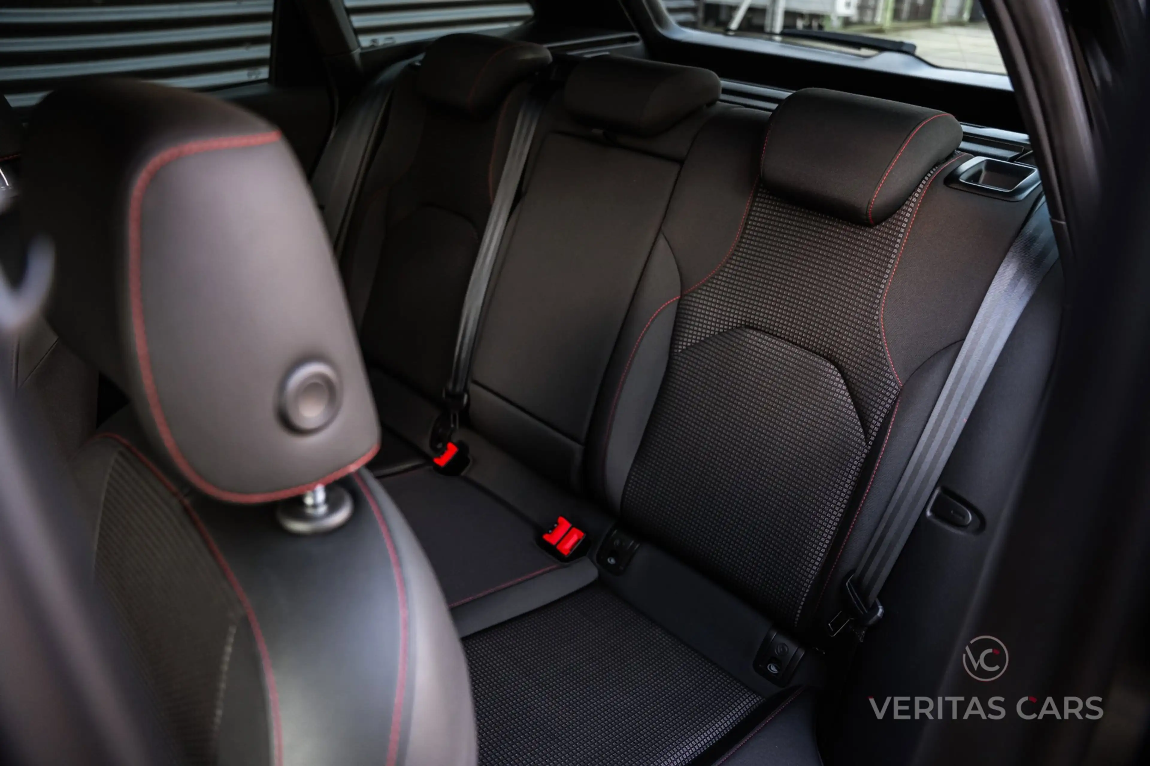 SEAT Leon ST 1.8 TSI FR 180PK|Pano|Beats|Camera|Drive Profil — photo 23