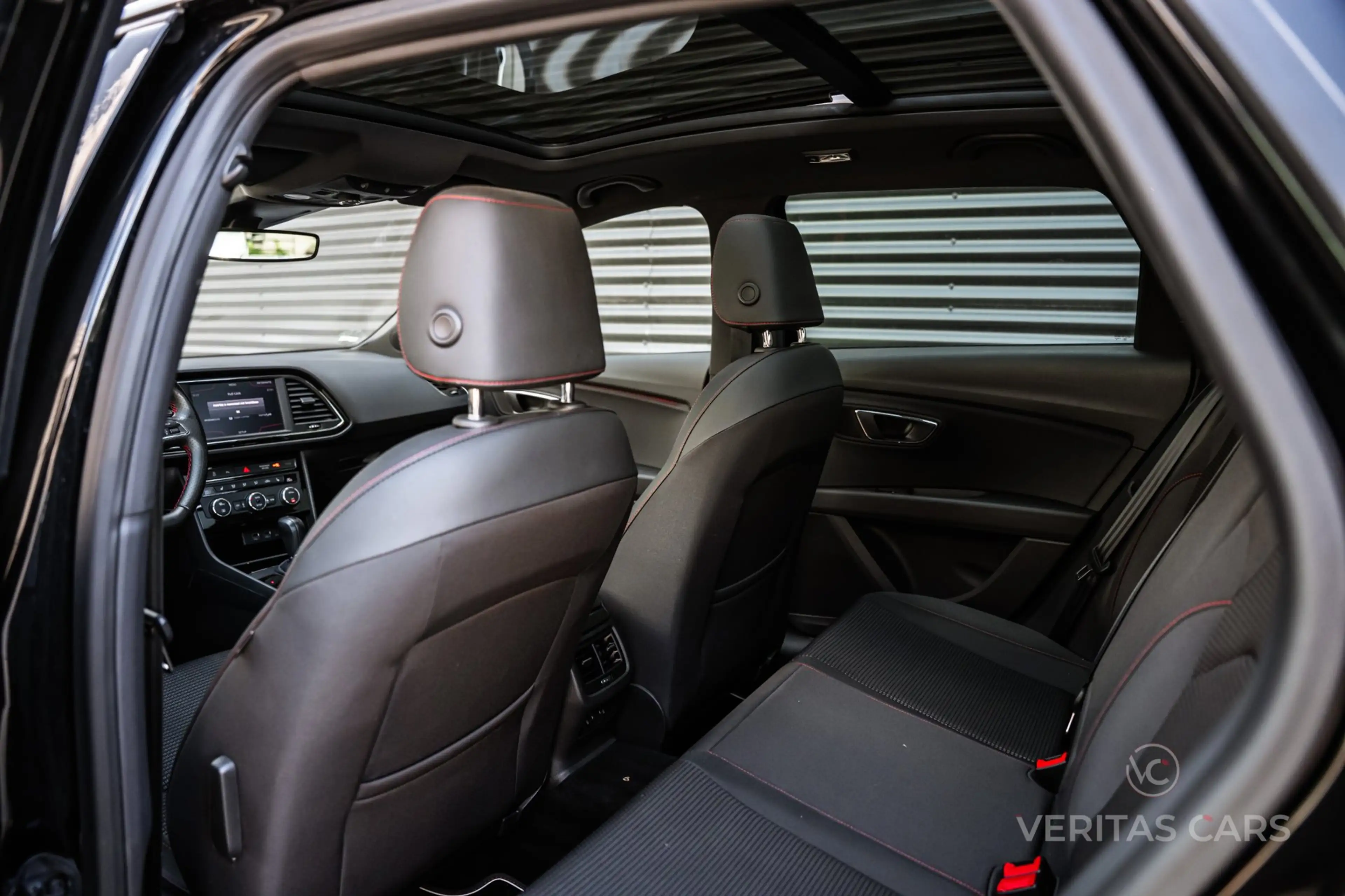 SEAT Leon ST 1.8 TSI FR 180PK|Pano|Beats|Camera|Drive Profil — photo 24