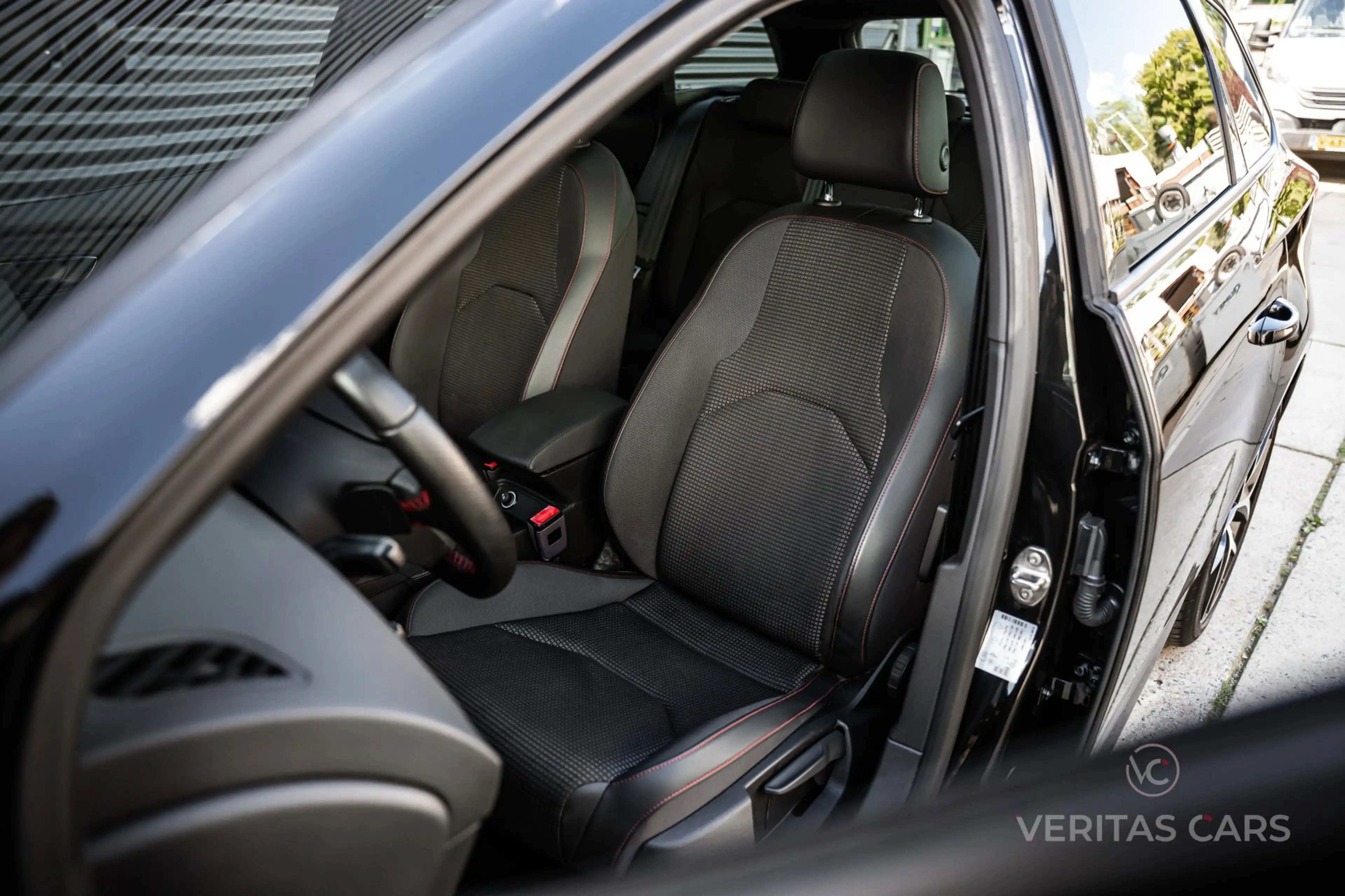 SEAT Leon ST 1.8 TSI FR 180PK|Pano|Beats|Camera|Drive Profil — photo 21