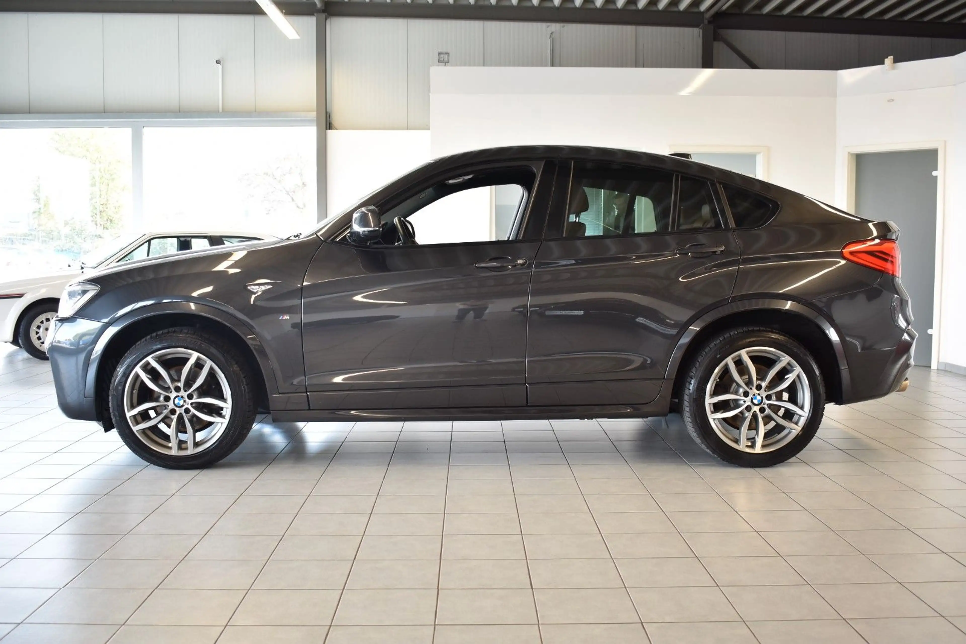 BMW X4 xDrive 20d/M-SPORT/LED/LEDER/HUD/NAVI/M PAKET — photo 4