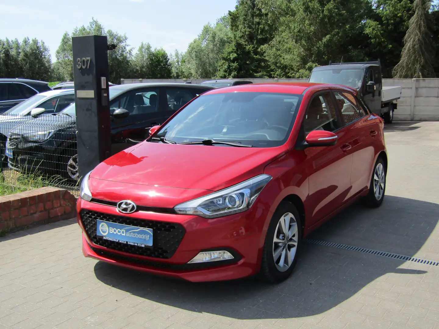 Hyundai i20 1.4i Intro Edition Rood - 1
