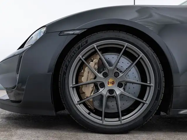 Porsche Taycan Turbo GT mit Weissach-Paket Ansicht 6