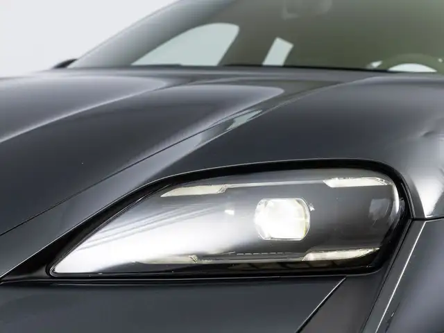 Porsche Taycan Turbo GT mit Weissach-Paket Ansicht 16