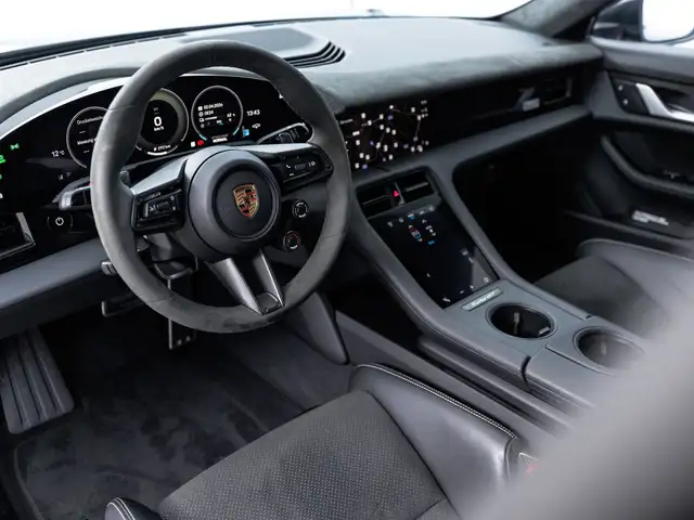 Porsche Taycan Turbo GT mit Weissach-Paket Ansicht 23