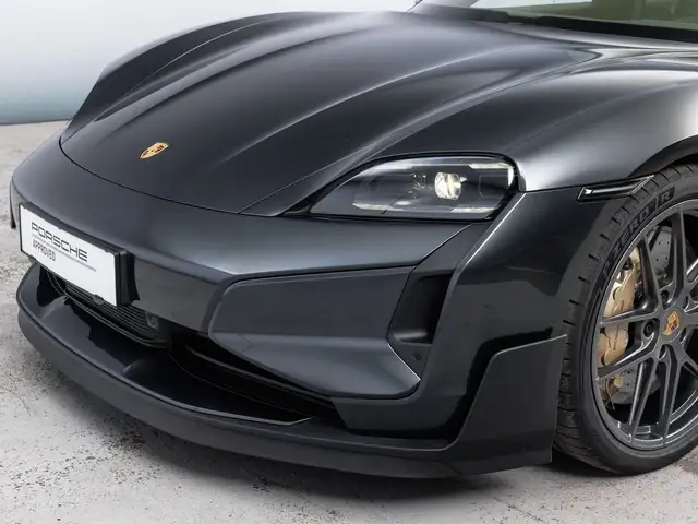 Porsche Taycan Turbo GT mit Weissach-Paket Ansicht 11