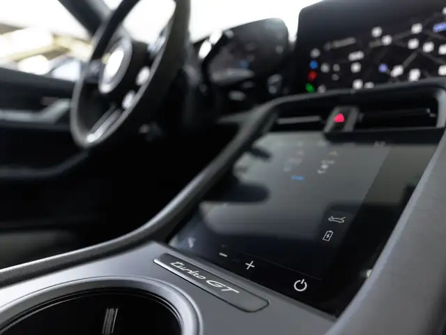 Porsche Taycan Turbo GT mit Weissach-Paket Ansicht 25