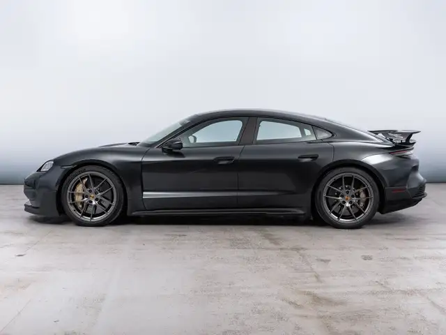 Porsche Taycan Turbo GT mit Weissach-Paket Ansicht 2