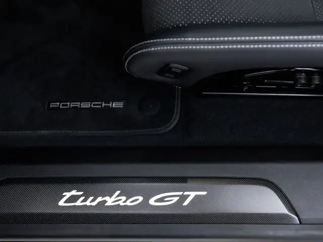 Porsche Taycan Turbo GT mit Weissach-Paket Ansicht 17