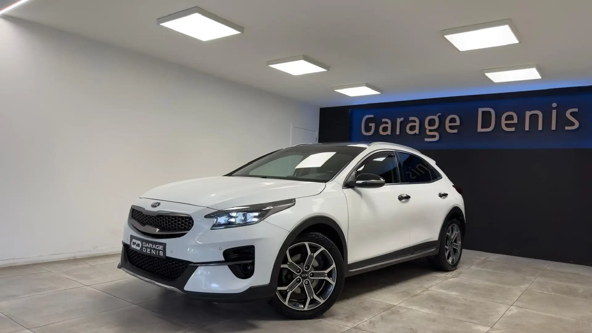 Kia XCeed 1.6 CRDi Sense *TOIT-PANO*GPS+CAMERA*LED*CUIR* Wit - 1