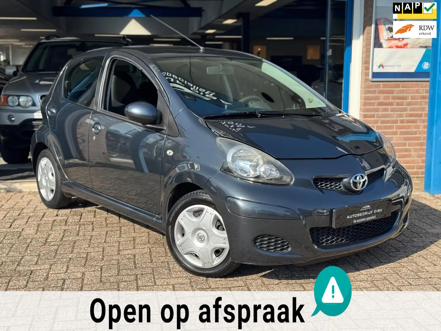 Toyota Aygo 1.0-12V Comfort Navigator 2012 AUT AIRCO NAP! Grijs - 1