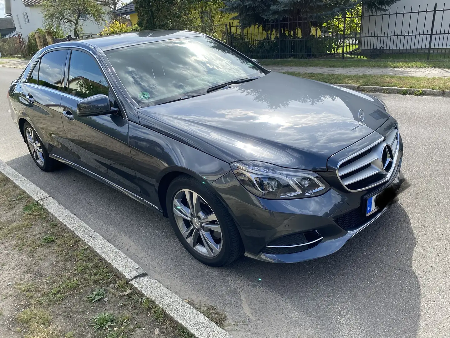 Mercedes-Benz E 300 Blue Tec Limousine,Stdhzg uvm Grau - 2