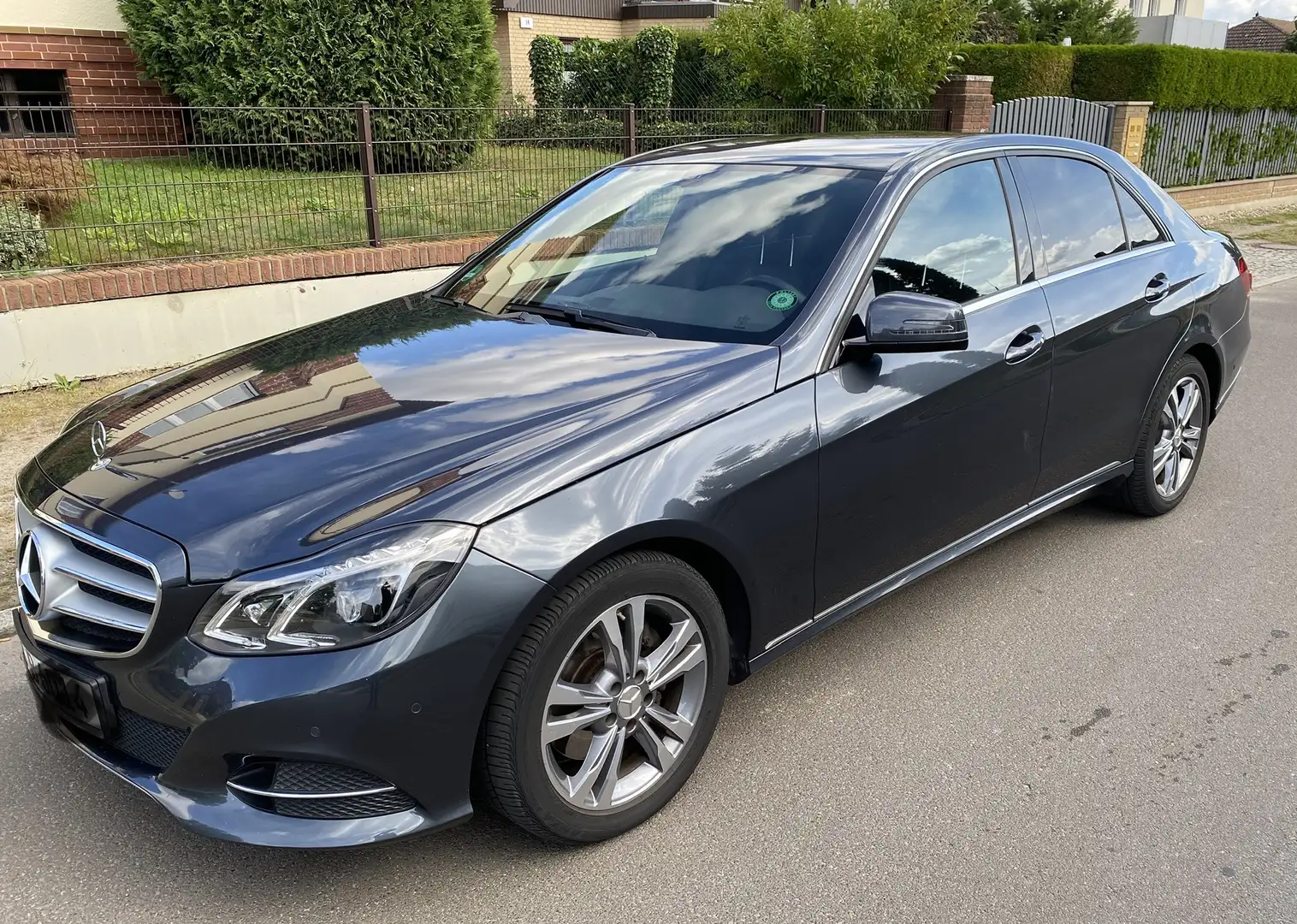 Mercedes-Benz E 300 Blue Tec Limousine,Stdhzg uvm Grau - 1