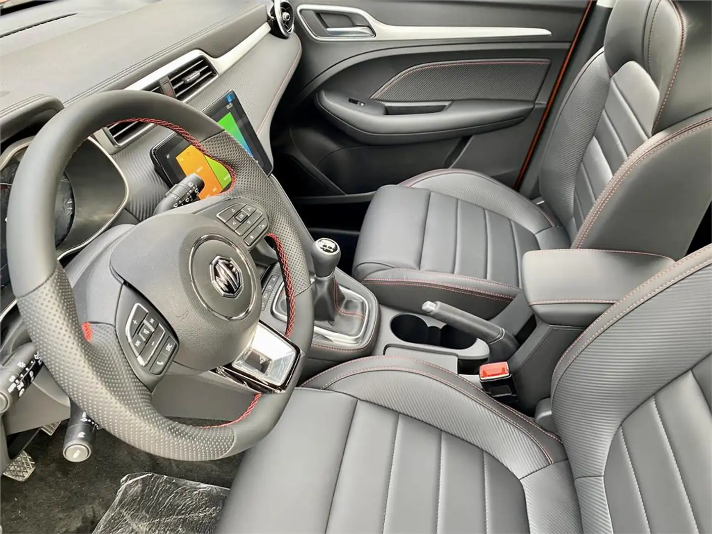 MG ZS 1.5 Luxury - 2
